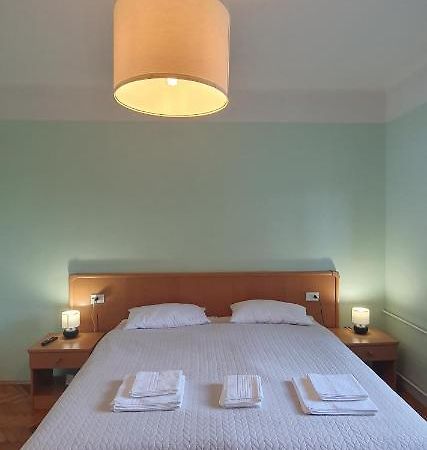 Aparthouse Macek Apartment Ljubljana Bagian luar foto