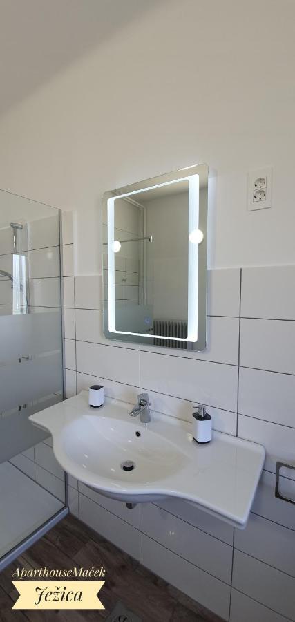 Aparthouse Macek Apartment Ljubljana Bagian luar foto
